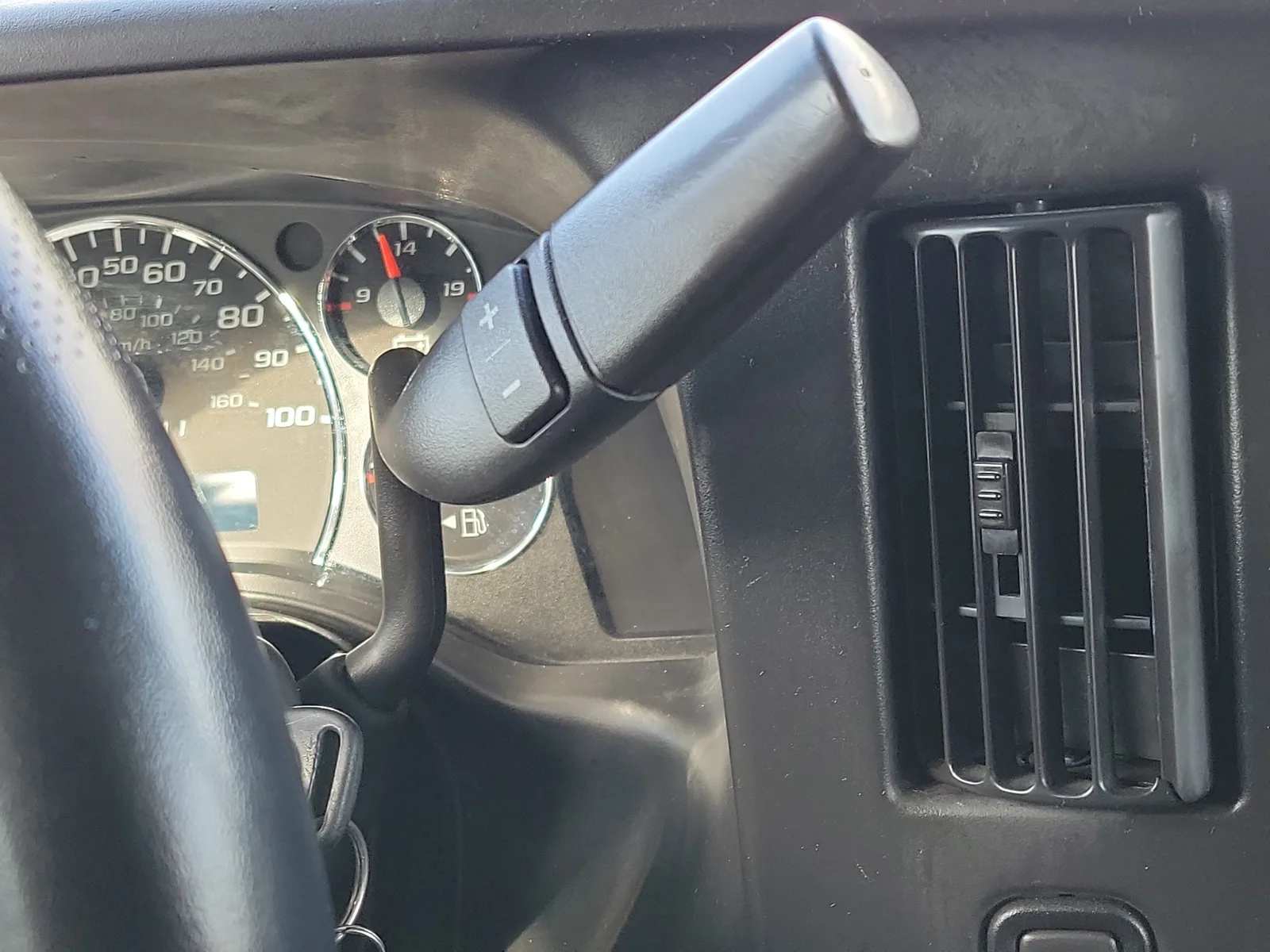 2014 Chevrolet Express Passenger 2500 LS photo 30
