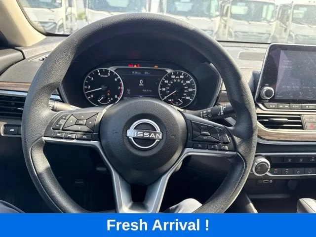 2025 Nissan Altima SV photo 6