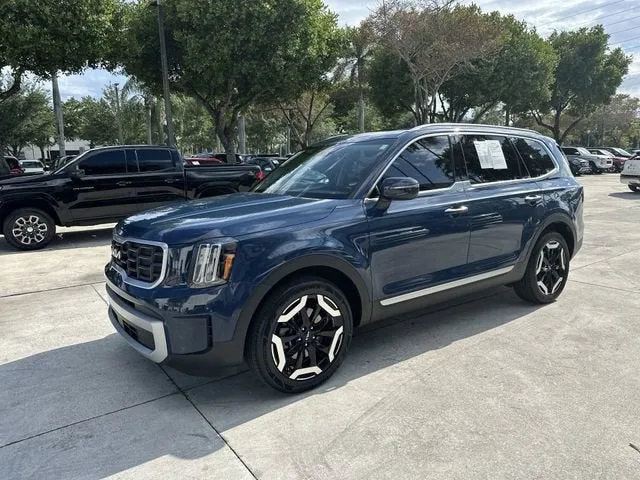 2023 Kia Telluride S photo 17