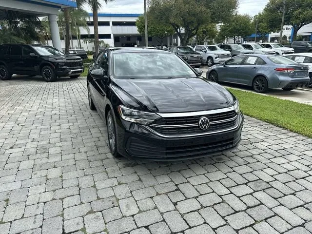 2024 Volkswagen Jetta SE photo 17