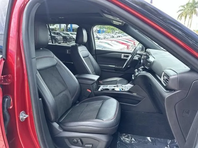 2023 Ford Explorer ST-Line photo 29