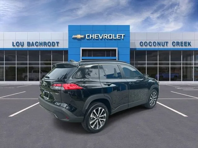 2025 Toyota Corolla Cross XLE photo 8