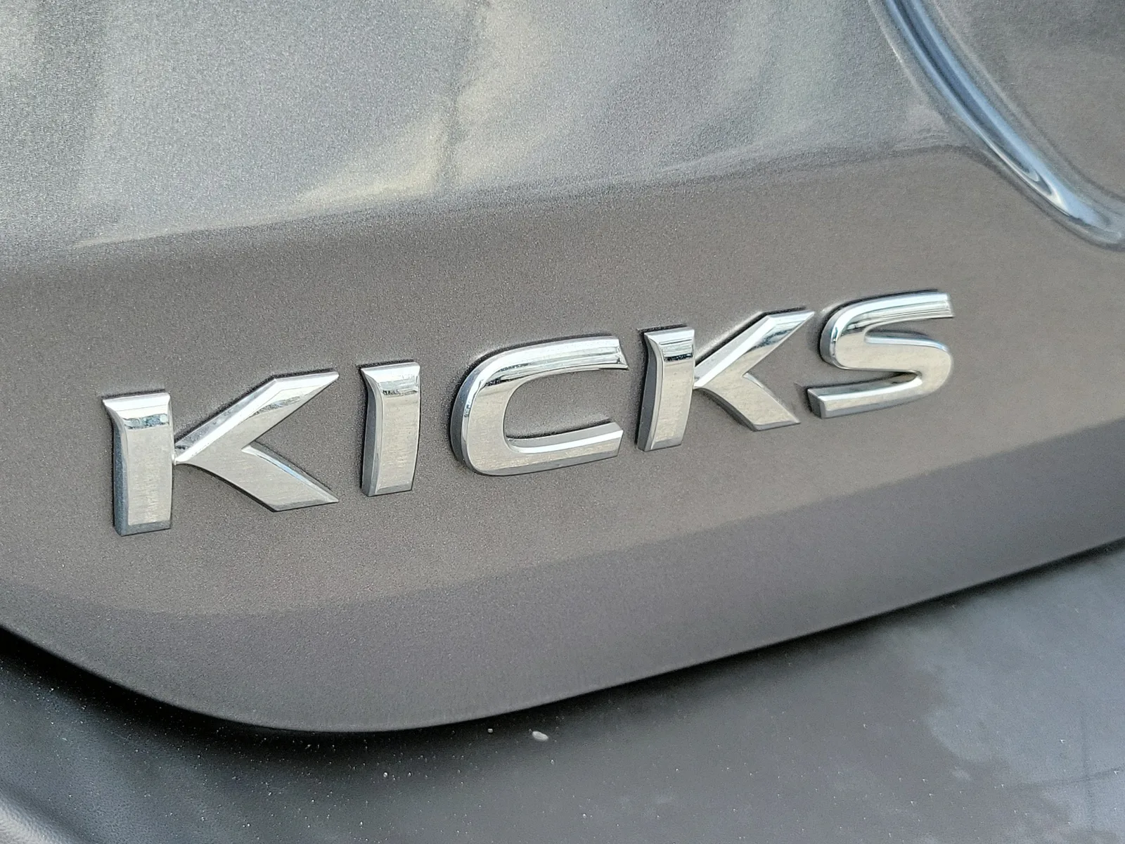 2020 Nissan Kicks S photo 11