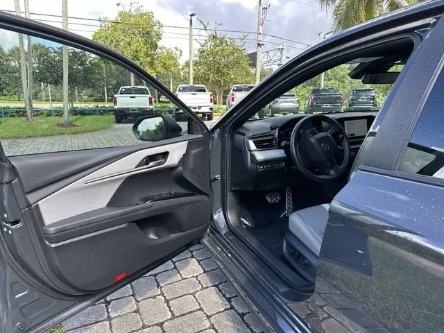 2025 Toyota Camry LE photo 22
