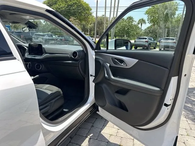 2023 Chevrolet Blazer 2LT photo 23