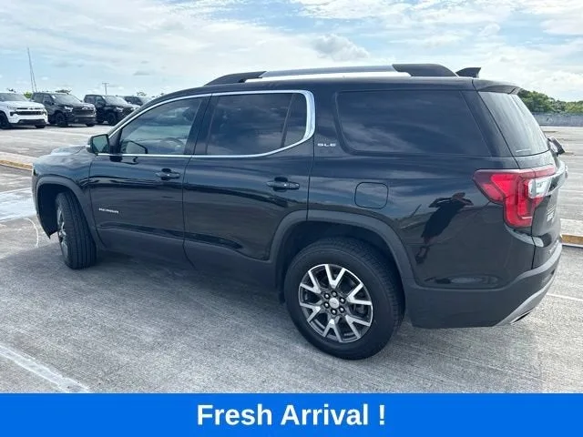 2023 GMC Acadia SLE photo 16