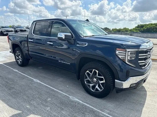 2022 GMC Sierra 1500 SLT photo 12