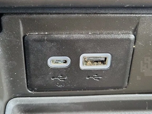 2024 GMC Yukon Denali photo 32
