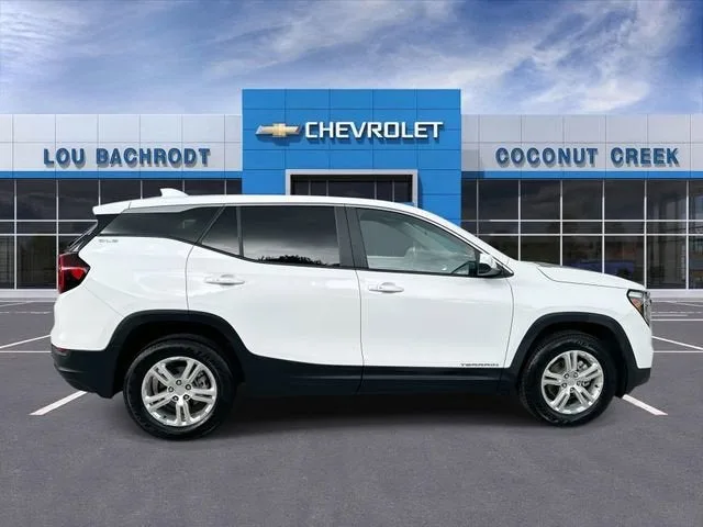 2024 GMC Terrain SLE photo 9