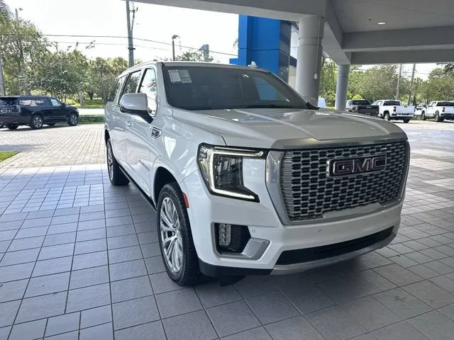 2022 GMC Yukon XL Denali photo 32
