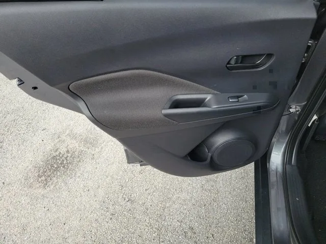 2020 Nissan Kicks S photo 16