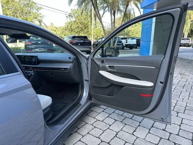 2025 Hyundai Sonata SE photo 23