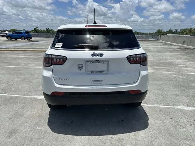 2023 Jeep Compass Sport photo 34