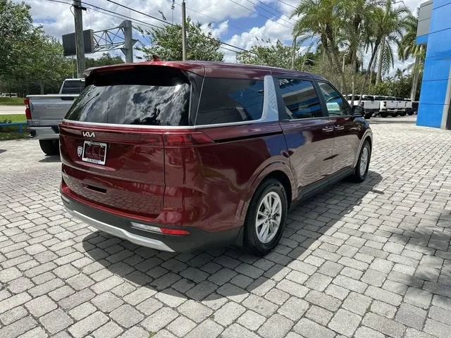 2024 Kia Carnival LX photo 17