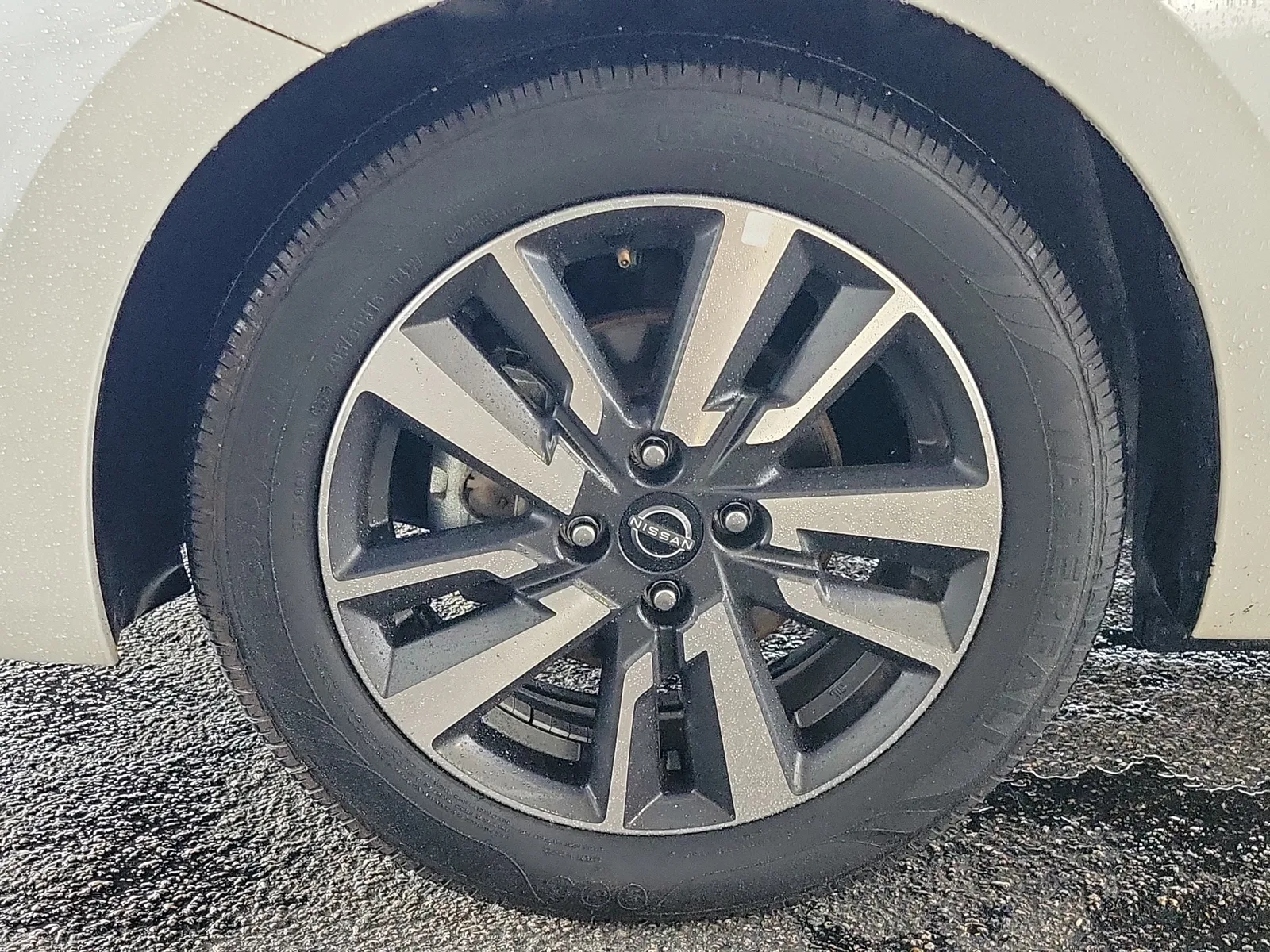 2024 Nissan Versa SV photo 2