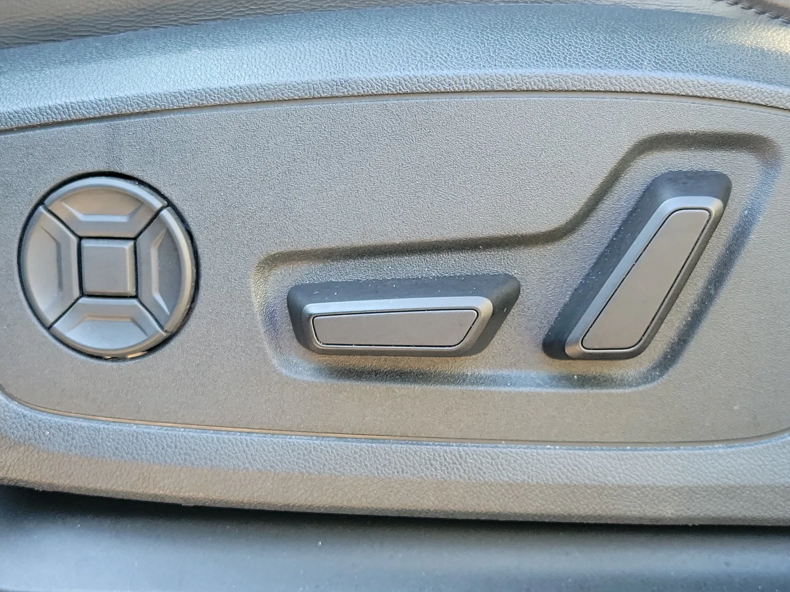 2025 Audi Q3 S line Premium photo 26