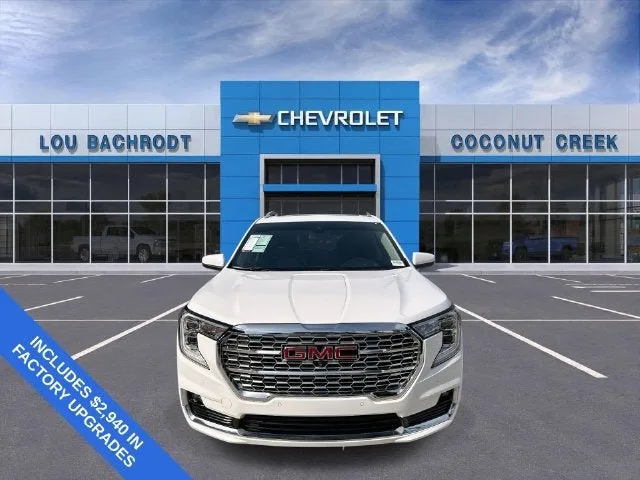 2024 GMC Terrain Denali photo 3