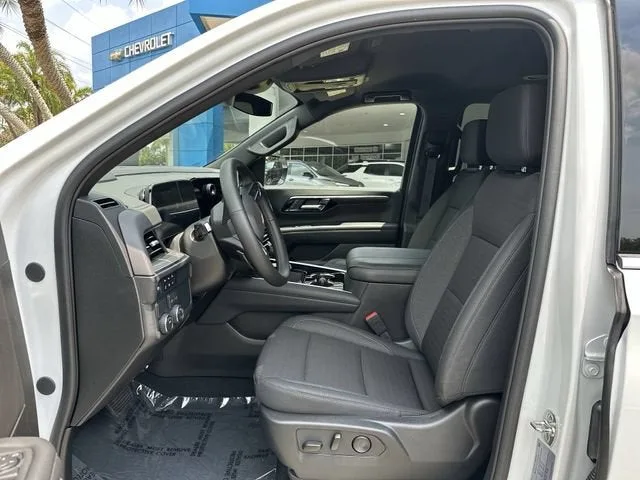 2026 Chevrolet Suburban LS photo 30