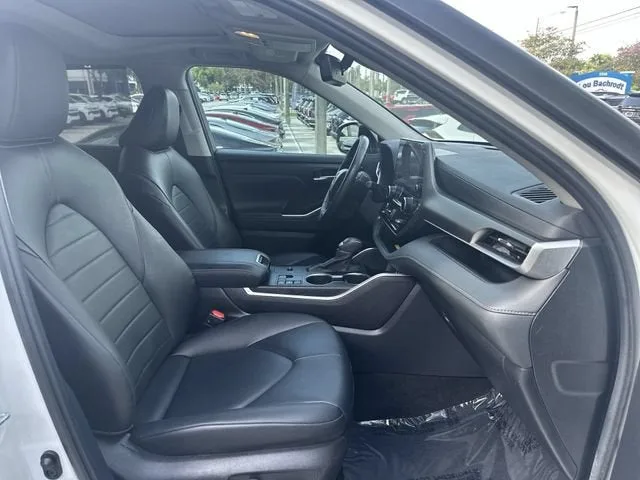 2024 Toyota Highlander LE photo 29