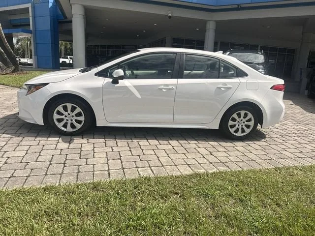 2024 Toyota Corolla LE photo 31