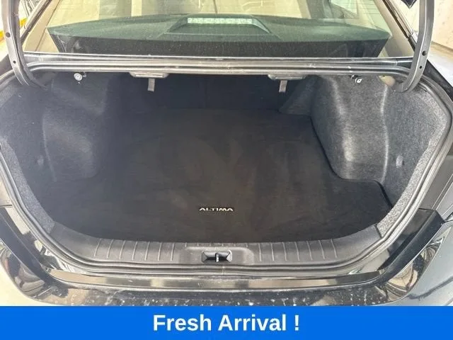 2025 Nissan Altima SV photo 4
