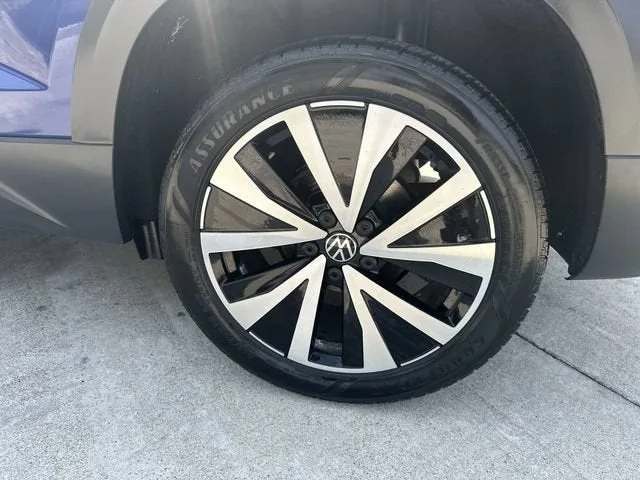 2024 Volkswagen Taos SE photo 11
