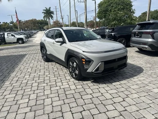 2025 Hyundai Kona SEL photo 16