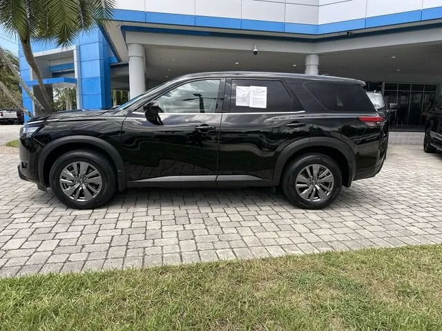 2025 Nissan Pathfinder S photo 32
