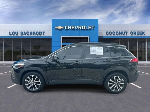 2025 Toyota Corolla Cross XLE photo 5