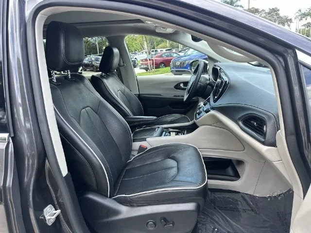 2023 Chrysler Pacifica Limited photo 29