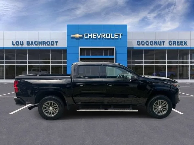 2024 Chevrolet Colorado LT photo 9
