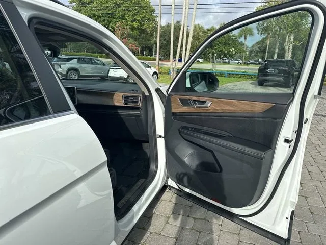 2024 Volkswagen Atlas 2.0T SE w/Technology photo 23
