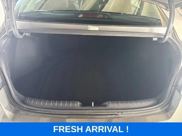 2024 Hyundai Elantra Limited photo 4