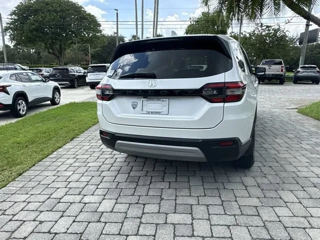 2023 Honda Pilot EX-L 8 Passenger photo 21