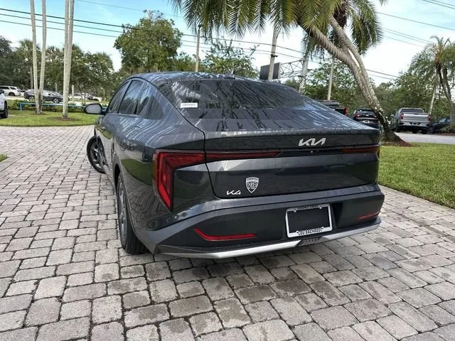 2025 Kia K4 LXS photo 12