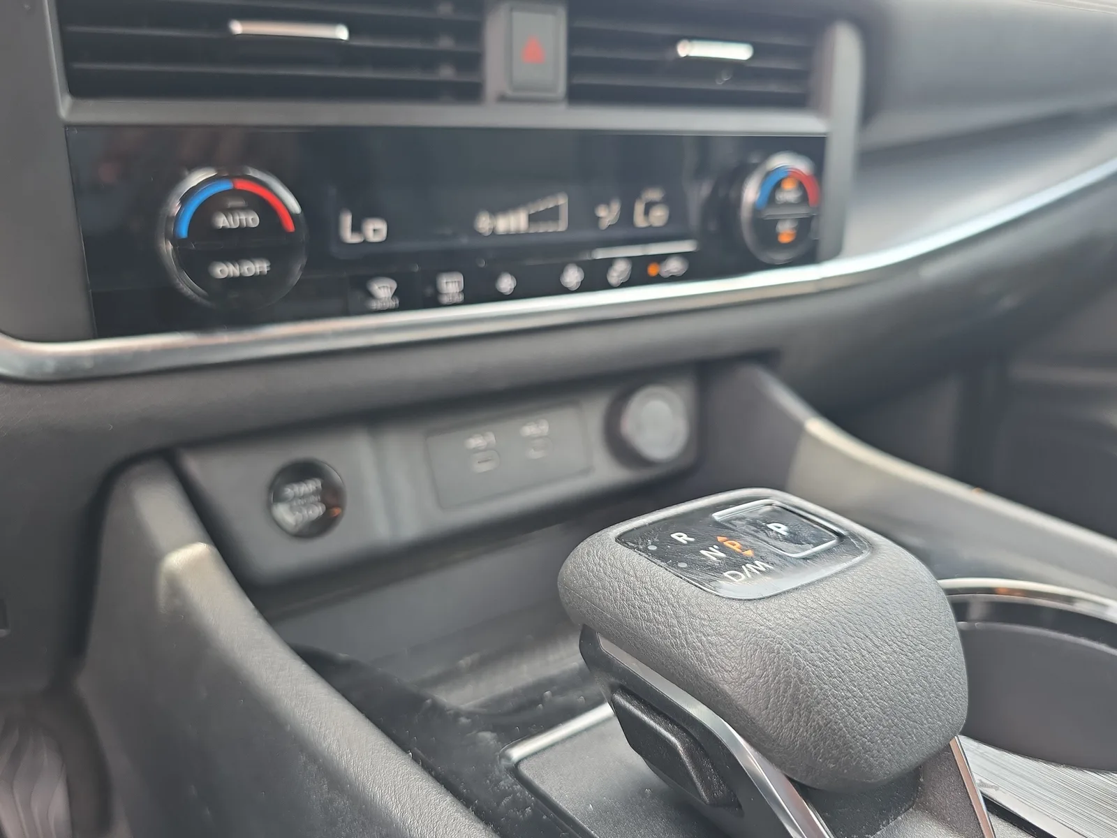 2024 Nissan Rogue SV photo 32