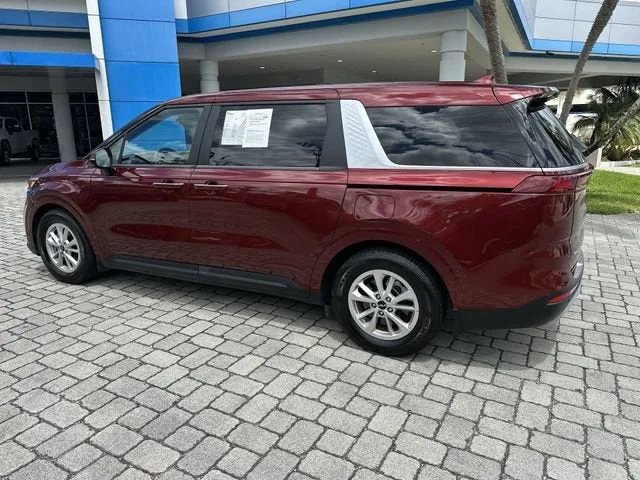 2024 Kia Carnival LX photo 14