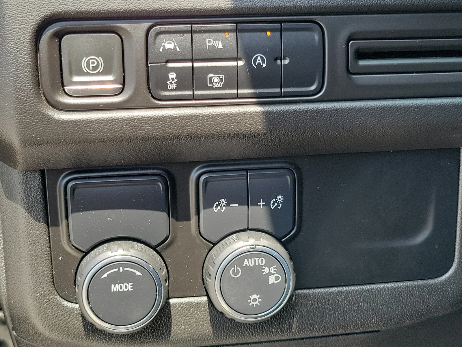 2023 Chevrolet Suburban RST photo 28