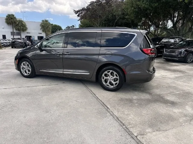 2023 Chrysler Pacifica Limited photo 33