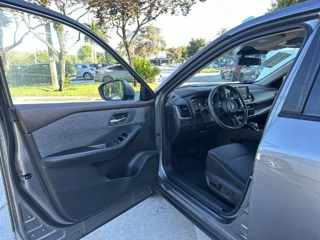 2023 Nissan Rogue SV photo 22