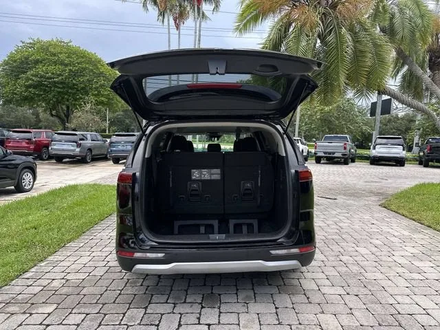 2024 Kia Carnival LX photo 28