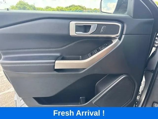 2023 Ford Explorer XLT photo 13