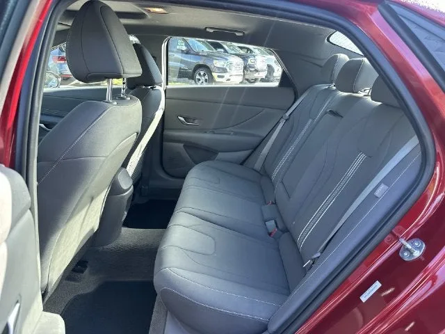 2025 Hyundai Elantra SEL Convenience photo 27