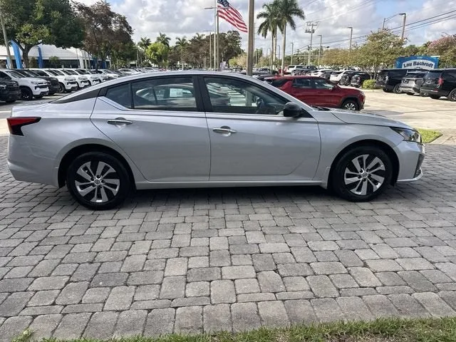 2025 Nissan Altima S photo 14