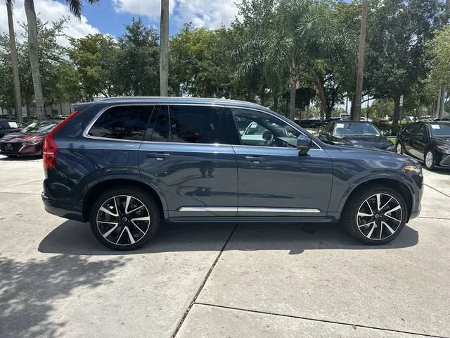 2023 Volvo XC90 Plus photo 37