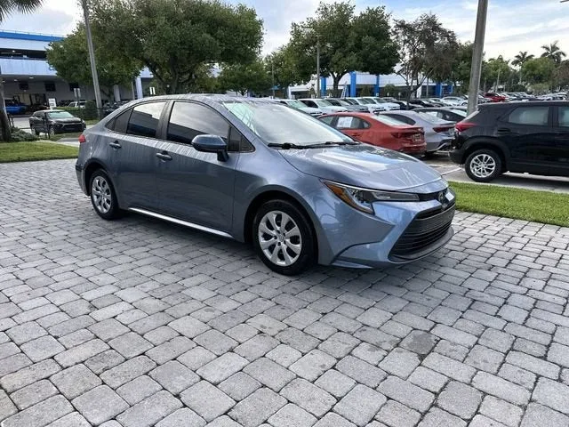 2023 Toyota Corolla LE photo 16