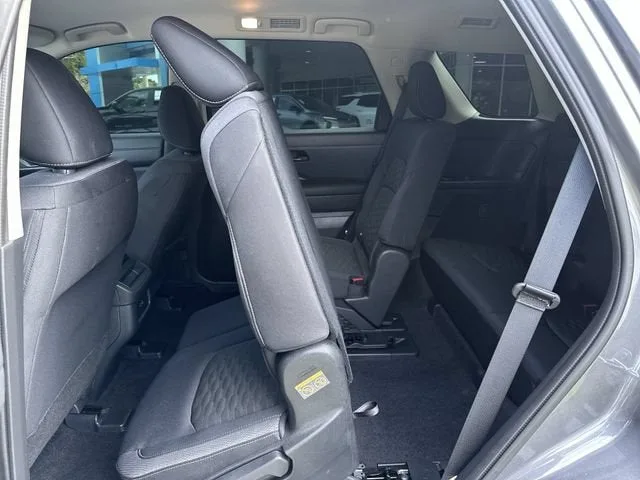 2024 Nissan Pathfinder S photo 26
