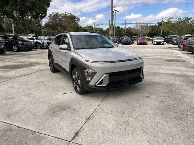 2025 Hyundai Kona SEL photo 17