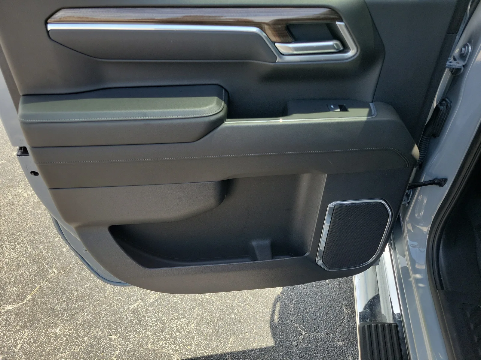 2024 Chevrolet Silverado 1500 LT photo 17
