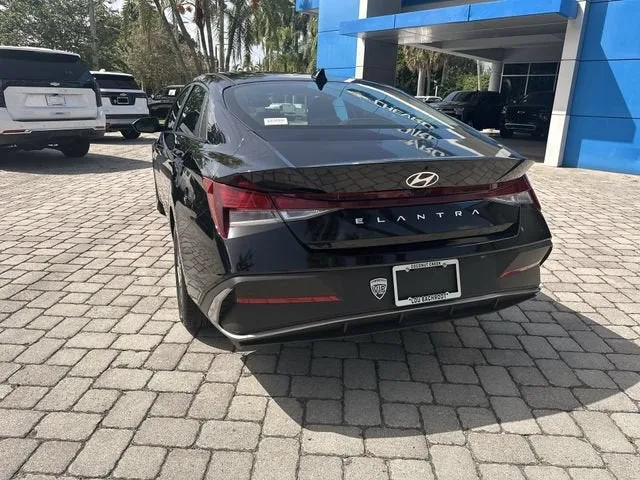 2024 Hyundai Elantra SEL photo 35